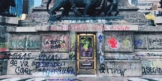 El vandalismo en los monumentos nacionales correcto o no?